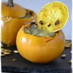 Cuisine saine et bio, des pommes d'or à la purée de carottes gratinées présentées sur une ardoise