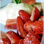 Glace à la vanille et fraises bio au sucre