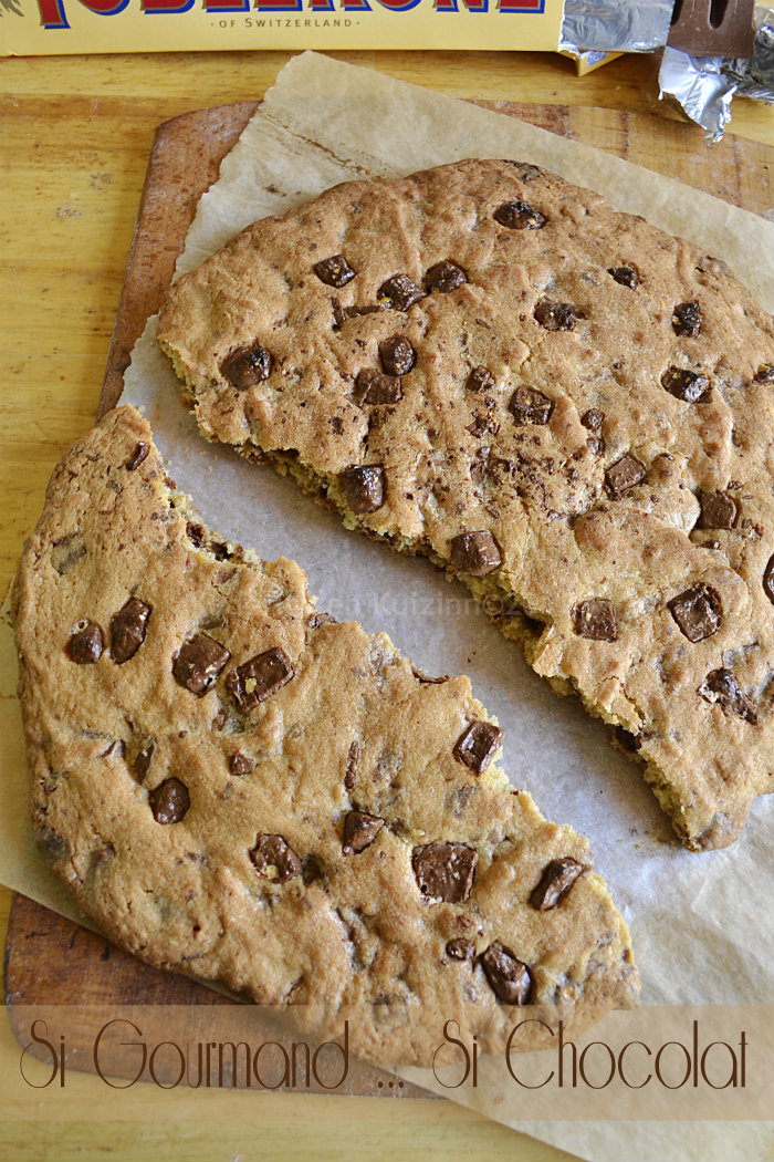 Dégustation du cookie géant au toblerone® - Kaderick en Kuizinn© Dégustation du défi goûter avec la recette du cookie géant au toblerone® pour un dessert ou un goûter trop gourmand - Kaderick en Kuizinn©